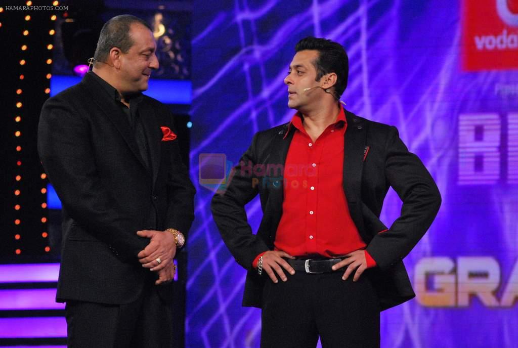 Salman Khan, Sanjay Dutt at Bigg Boss Season 5 grand finale on 7th Jan 2012