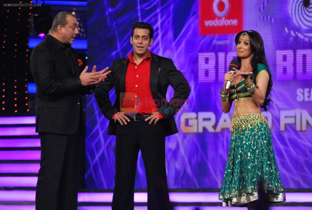 Salman Khan, Sanjay Dutt, Malaika Arora Khan at Bigg Boss Season 5 grand finale on 7th Jan 2012