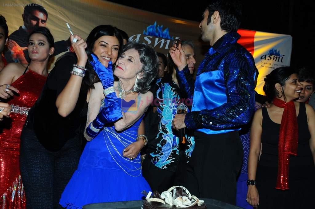Sushmita Sen, Sandip Soparkar,Tao porchon lynch at Ageless Dance show by Sandip Soparrkar in Sheesha Sky Lounge Gold on 10th Jan 2012