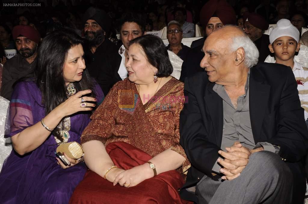 Poonam Dhillon, Yash Chopra at Kiran Bawa's Lohri festival in The Club on 11th Jan 2012