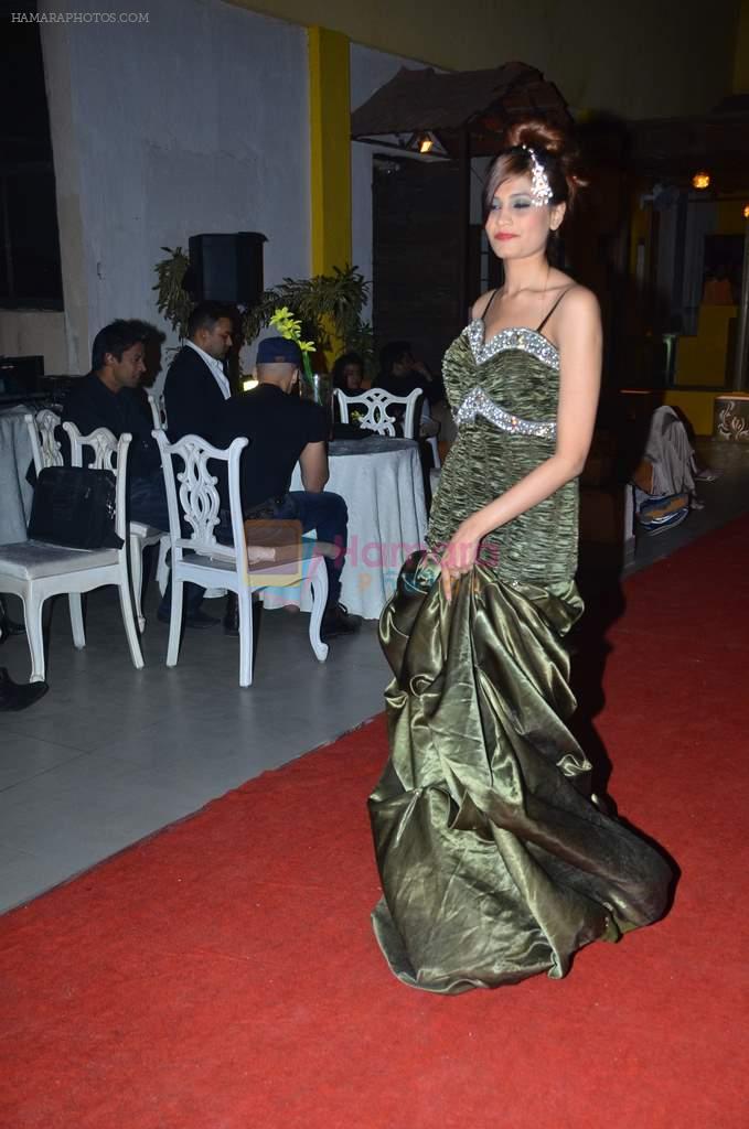 at Aarti Vijay Gupta's wedding collections fashion show in The Wedding Cafe on 11th Jan 2012