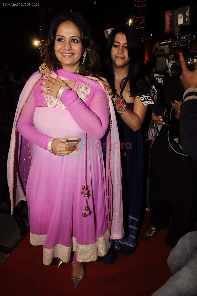 Ekta Kapoor, Kiran Bawa at Kiran Bawa's Lohri festival in The Club on 11th Jan 2012