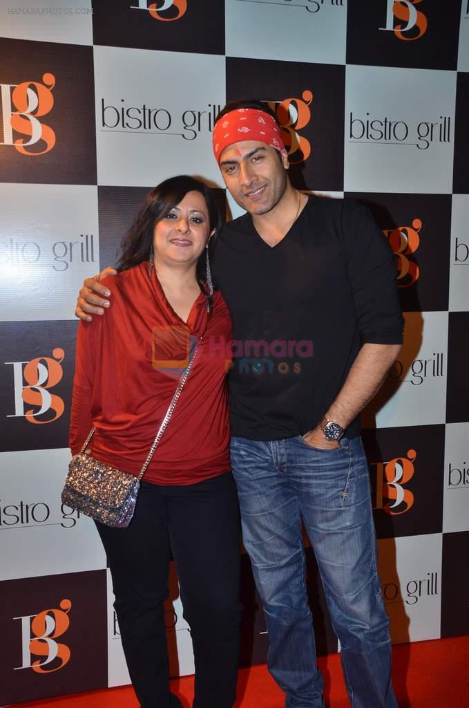 sudhanshu pandey at Captain Vinod Nair and Tulip Joshi's Army Day in Bistro Grill, Juhu on 13th Jan 2012