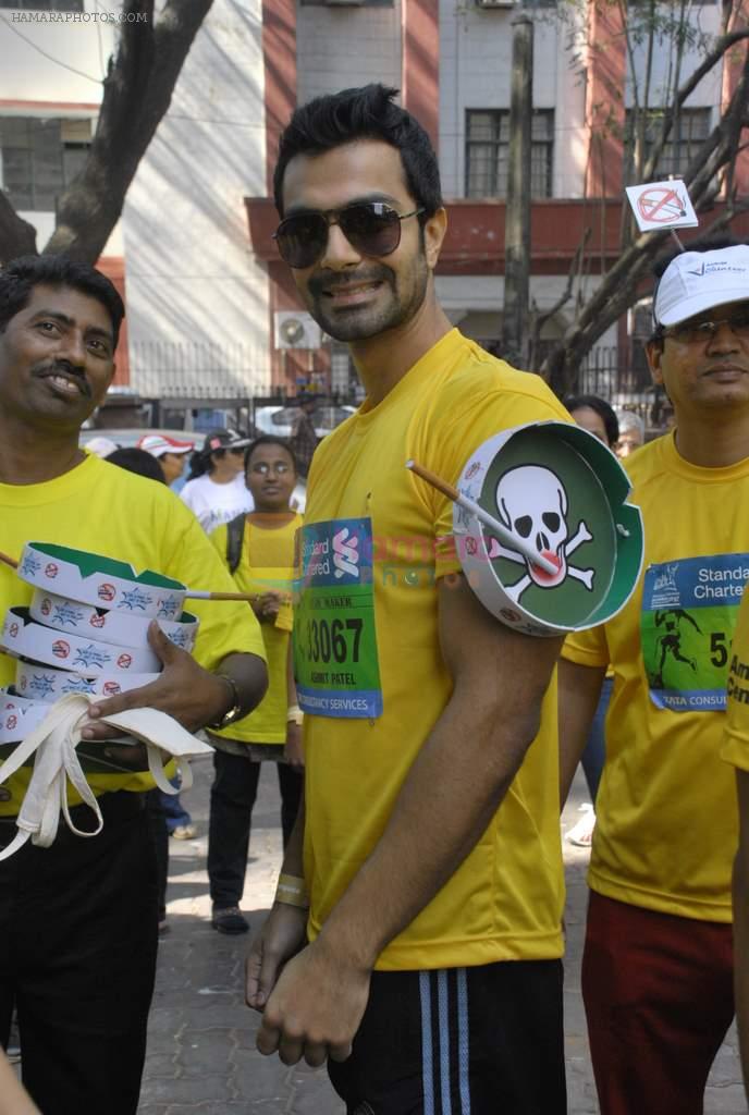 Ashmit Patel at Standard Chartered Mumbai Marathon in Mumbai on 14th Jan 2012