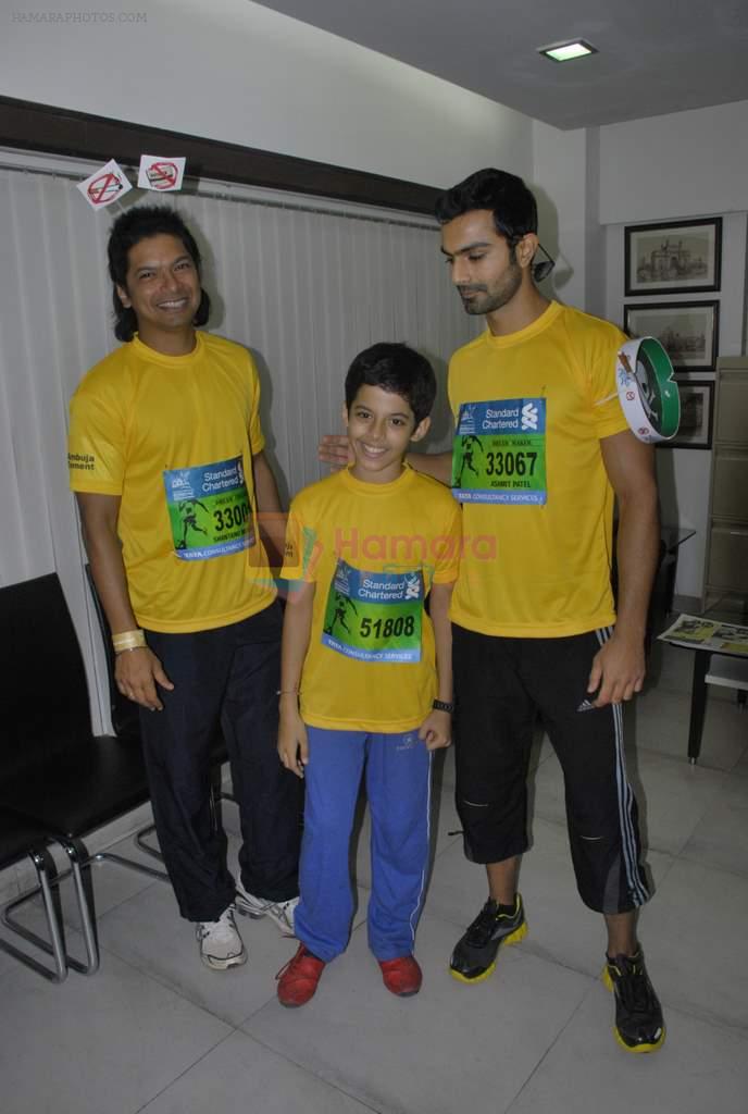 Ashmit Patel, Shaan, Darsheel Safary at Standard Chartered Mumbai Marathon in Mumbai on 14th Jan 2012