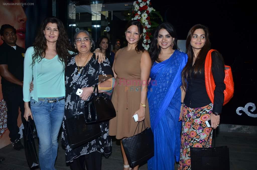 Alvira Agnihotri, Sangeeta Bijlani, Salma Khan, Shaina NC at Shaina NC jewellery line for Gehna Jewellers in Bandra, Mumbai on 14th Jan 2012