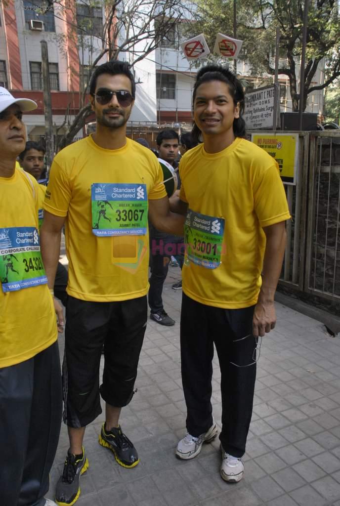 Ashmit Patel, Shaan at Standard Chartered Mumbai Marathon in Mumbai on 14th Jan 2012