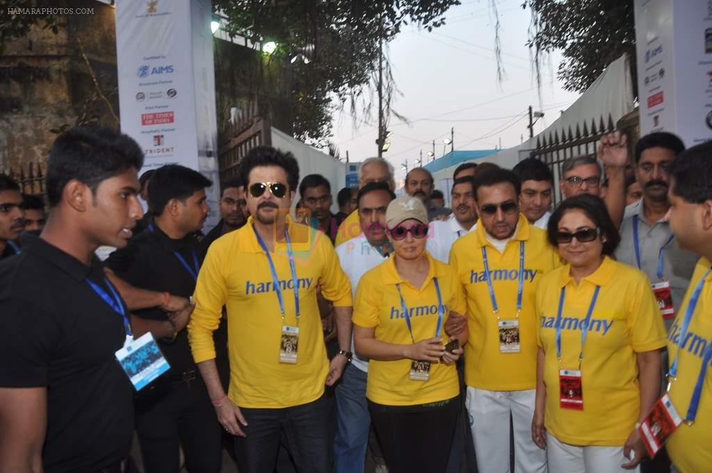 Anil Kapoor, Mahima Chaudhary, Gulshan Grover, Nita Ambani at Standard Chartered Mumbai Marathon in Mumbai on 14th Jan 2012