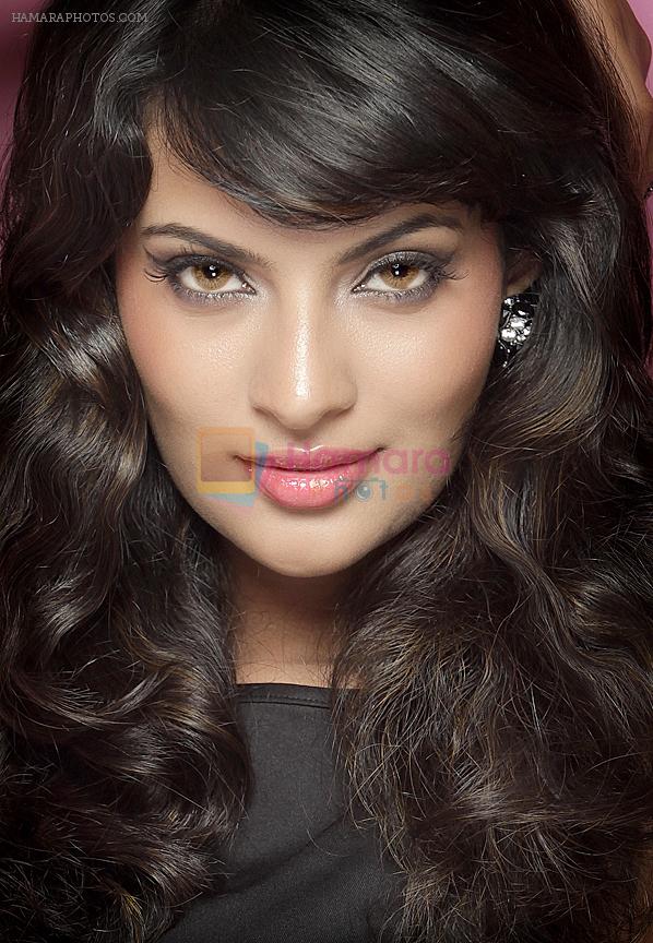 Sayali Bhagat wins Rave Reviews for Film Ghost