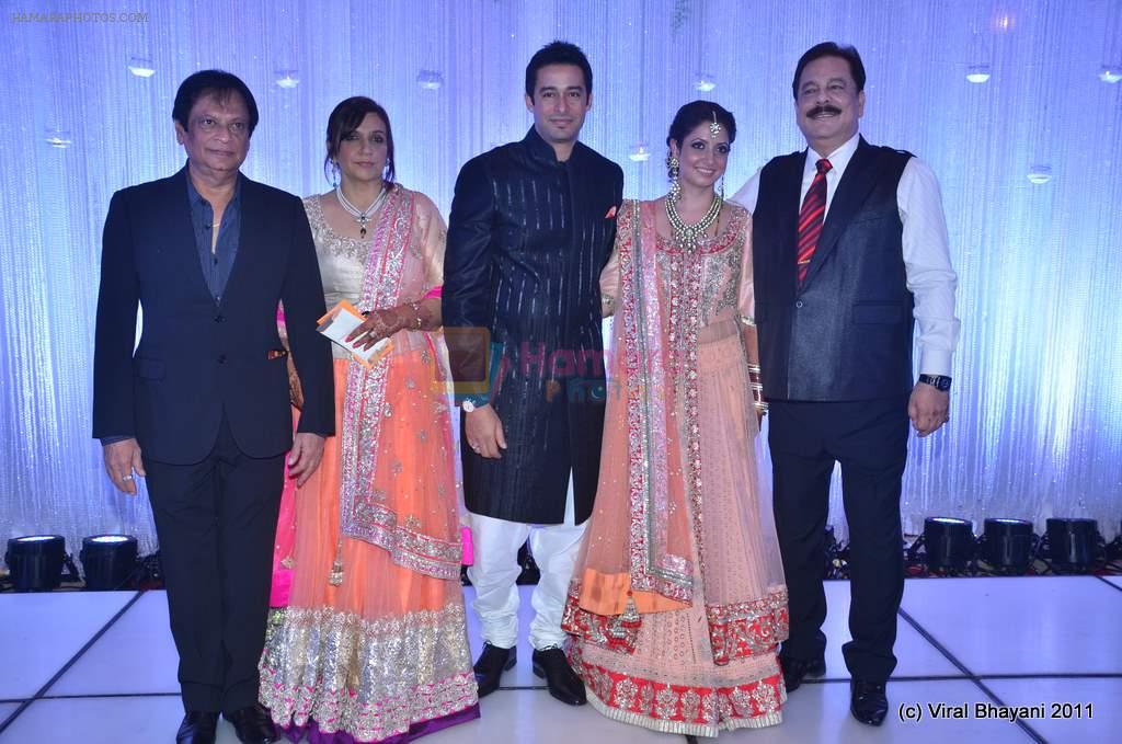 zulfi with sheena and sahara shri at Zulfi Syed's wedding reception on 15th Jan 2012