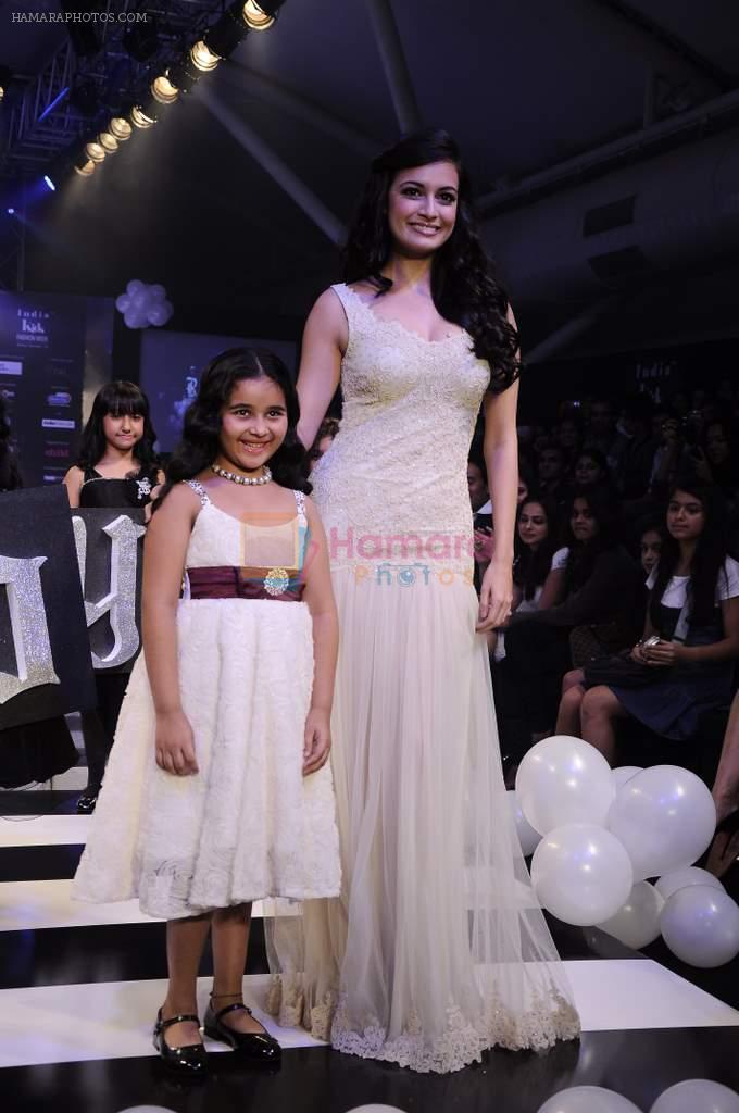Dia Mirza walk the ramp for Rocky S at Kids Fashion Week day 1 on 17th Jan 2012