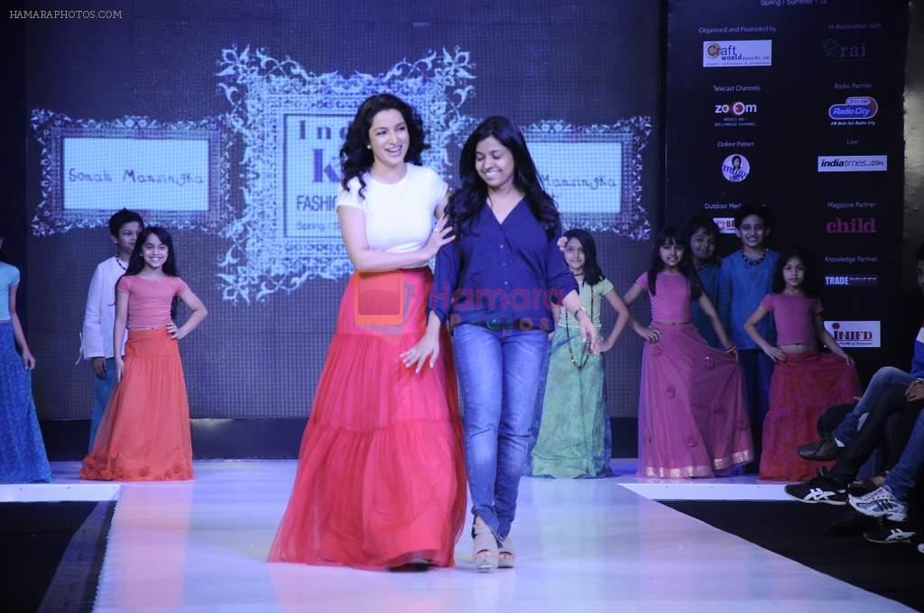 Tisca Chopra walk the ramp for Sonali Mansingka at Kids Fashion Week day 1 on 17th Jan 2012