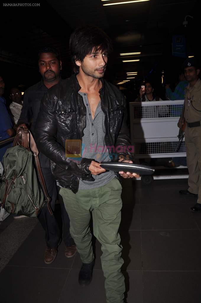 Buy Khaki Trousers & Pants for Men by SKULT by Shahid Kapoor Online |  Ajio.com