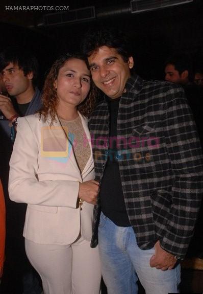 ashmeen mumjal with hubby at Boulevard launch in Mumbai on 18th Jan 2012