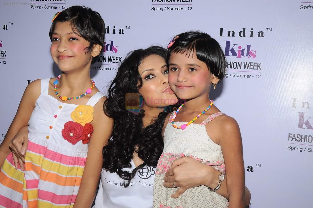 Nandana Sen walk the ramp for Prachi Badve Show at Kids Fashion Week day 3 on 19th Jan 2012