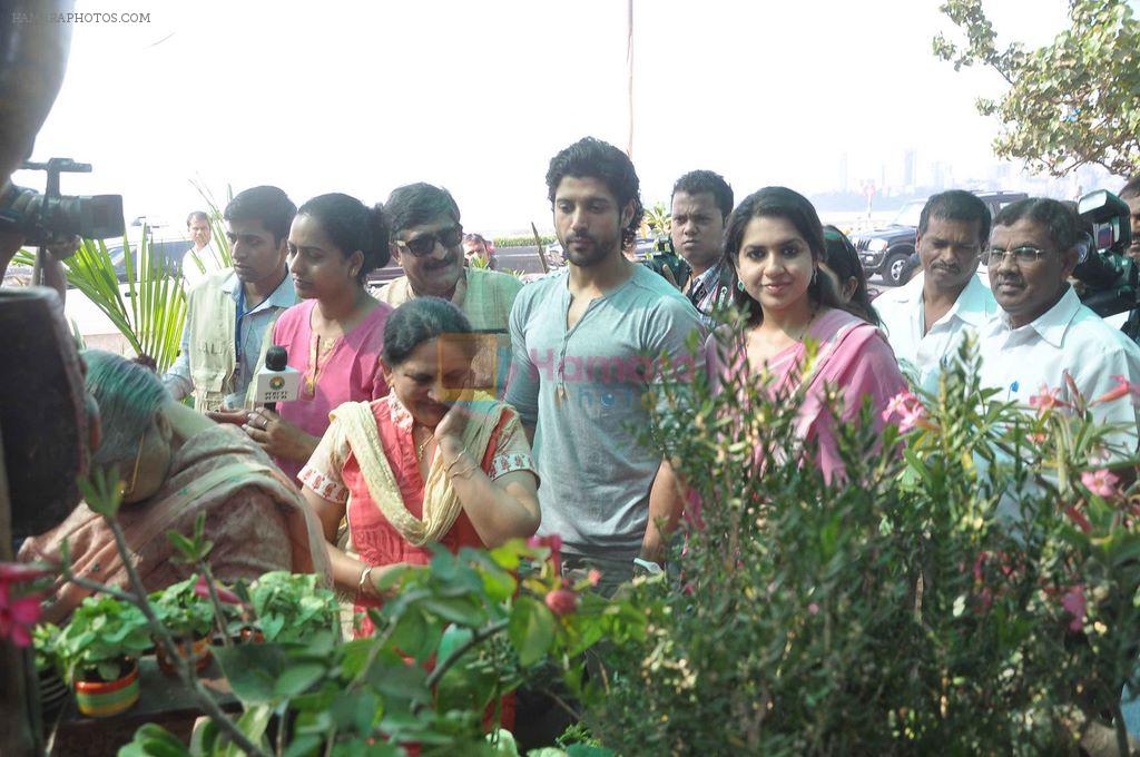 Farhan Akhtar plants a tree with Shaina NC in  Mumbai on 19th Jan 2012