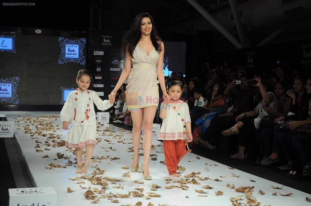 Karishma Tanna walk the ramp for Ashima Singh Show at Kids Fashion Week day 3 on 19th Jan 2012