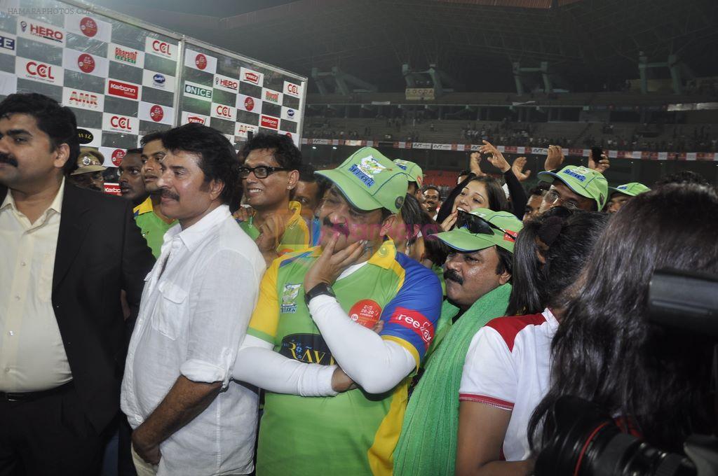 Mohanlal, Mammootty at MUmbai Heroes CCl match in Kochi on 23rd JAn 2012
