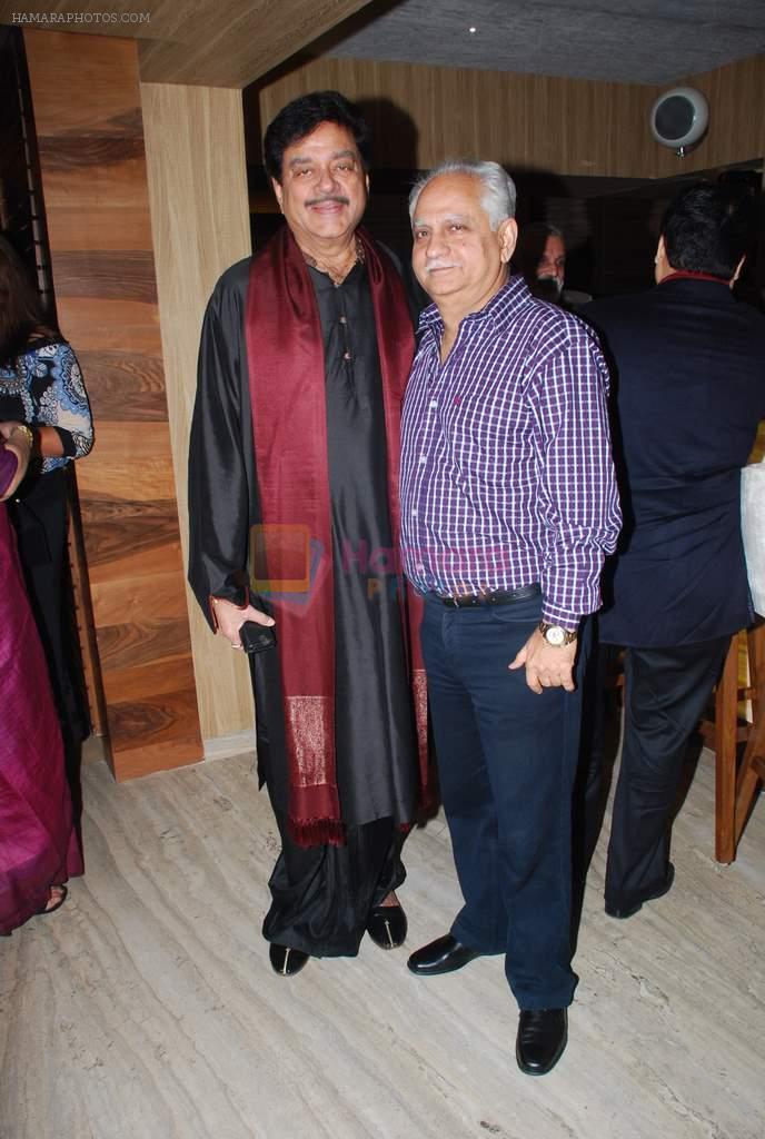 Shatrughan Sinha, Ramesh Sippy at Ramesh Sippy's birthday hosted by Mohini and Anu n Sashi Ranjan in Mangiamo restaurant, Bandra, Mumbai on 24th Jan 2012