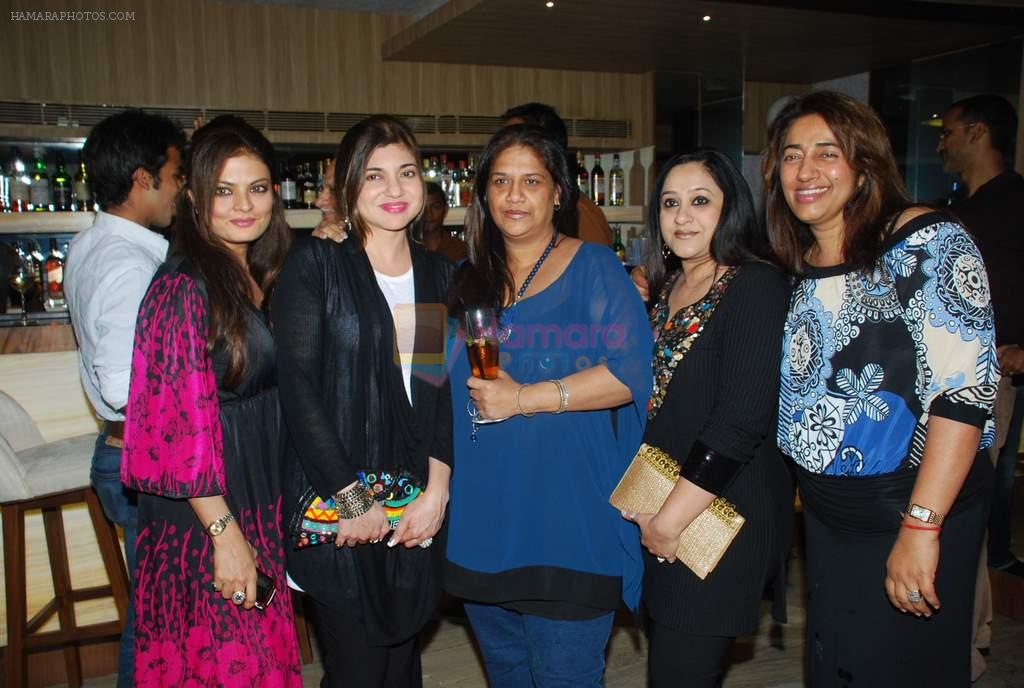 Alka Yagnik at Ramesh Sippy's birthday hosted by Mohini and Anu n Sashi Ranjan in Mangiamo restaurant, Bandra, Mumbai on 24th Jan 2012