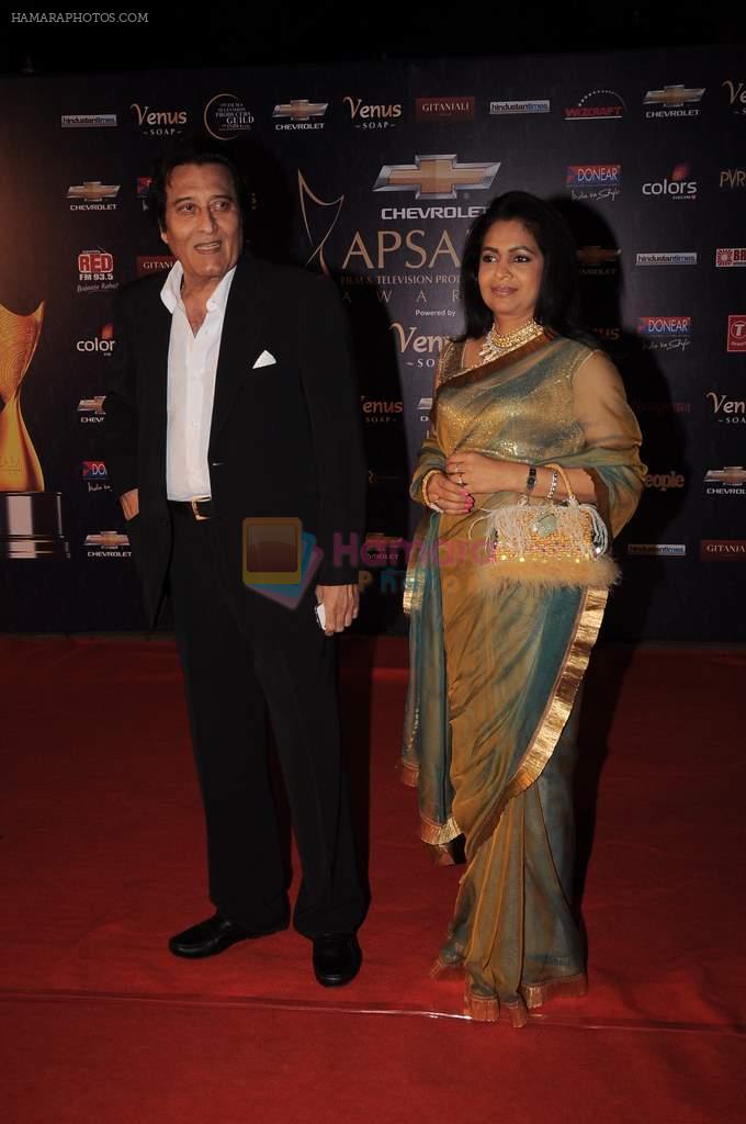Vinod Khanna at the 7th Chevrolet Apsara Awards 2012 Red Carpet in Yashraj Studio, Mumbai on 25th Jan 2012