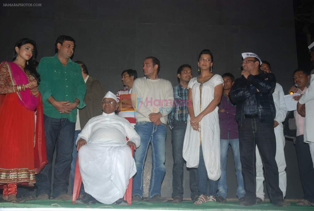 Shriya Saran, Rumi Jaffery, Anna Hazare, Akshaye Khanna, Mugdha Godse, Annu Kapoor at the Special screening of Gali Gali Chor Hai held for Anna Hazare in Mumbai on 25th Jan 2012