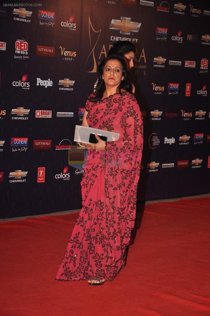 at the 7th Chevrolet Apsara Awards 2012 Red Carpet in Yashraj Studio, Mumbai on 25th Jan 2012