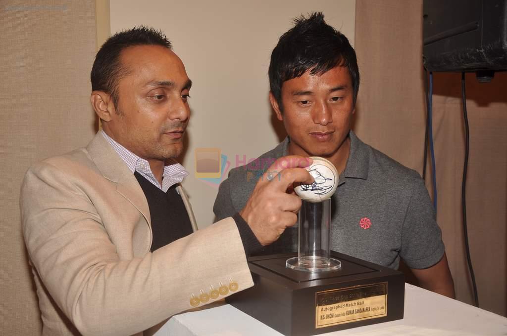 Bhaichung Bhutia, Rahul Bose at sports memorabilia auction in Trident, Mumbai on 27th Jan 2012