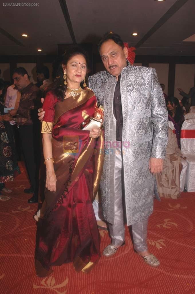 Aruna irani & Kuku kohly at Gujarati actor Feroz Irani's son wedding in Malad on 28th JAn 2012