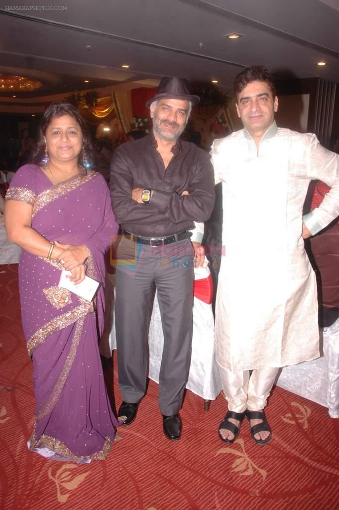 J d majethia & wife with Indra kumar at Gujarati actor Feroz Irani's son wedding in Malad on 28th JAn 2012