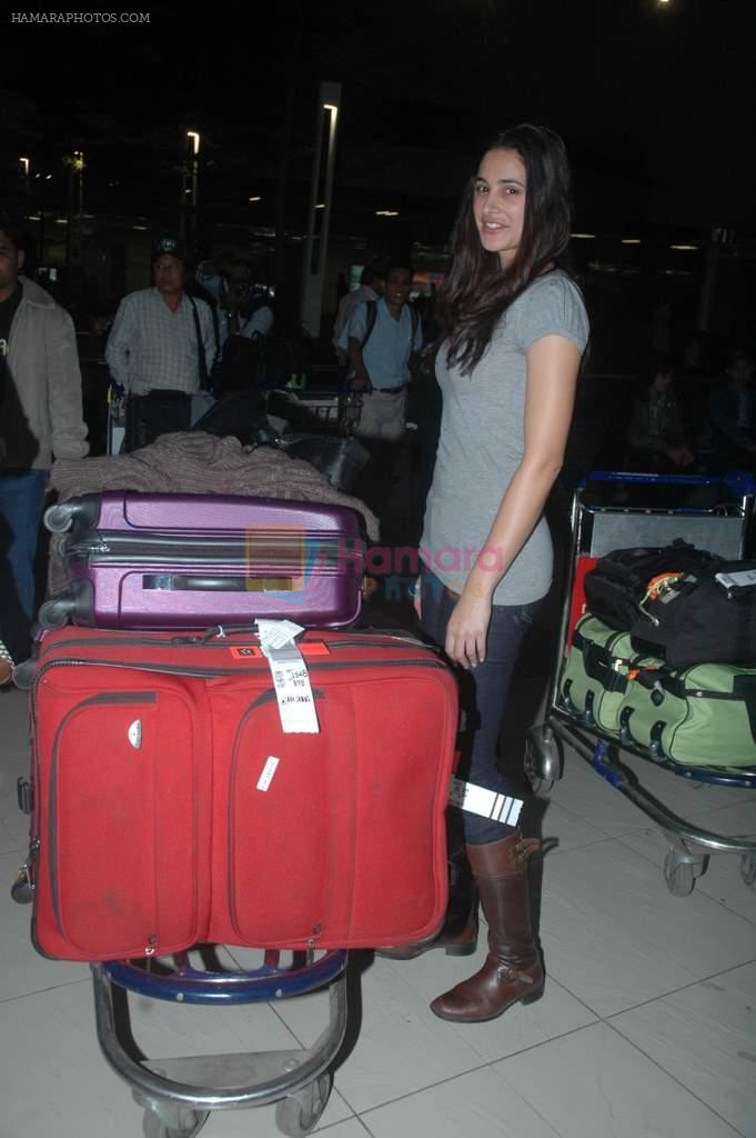 Nargis Fakri snapped at international airport on 1st Feb 2012