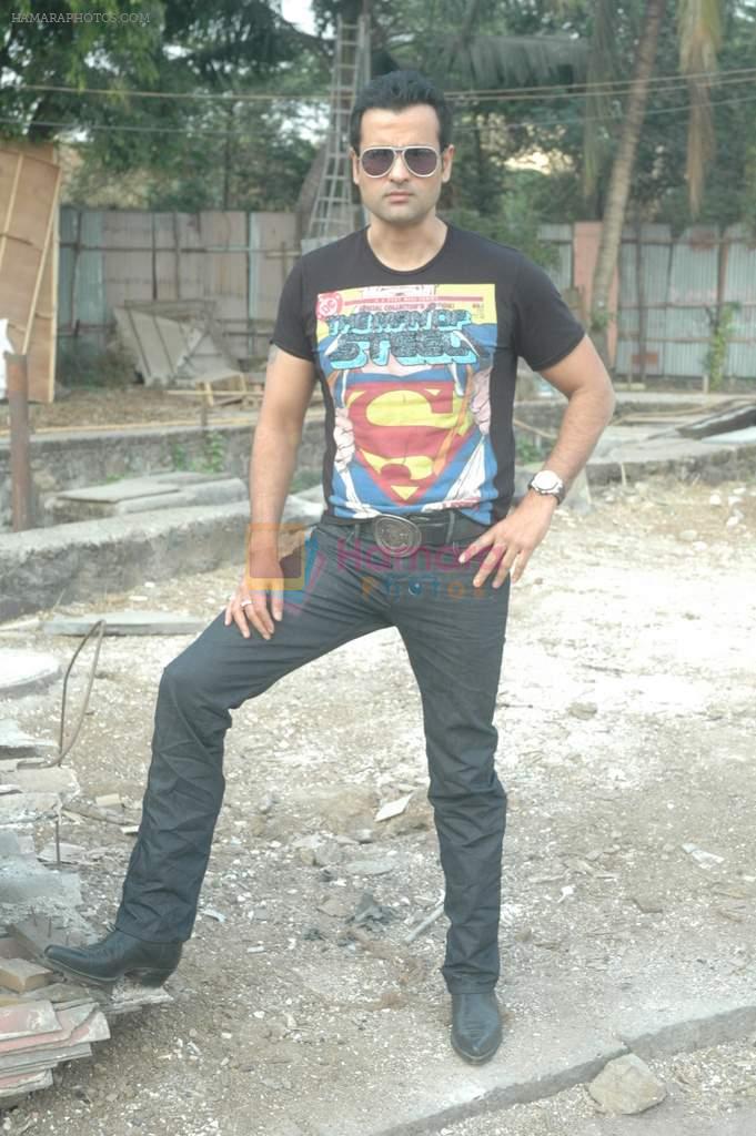 Rohit Roy on the sets of Seven Nights film in Kanjumarg on 1st Feb 2012
