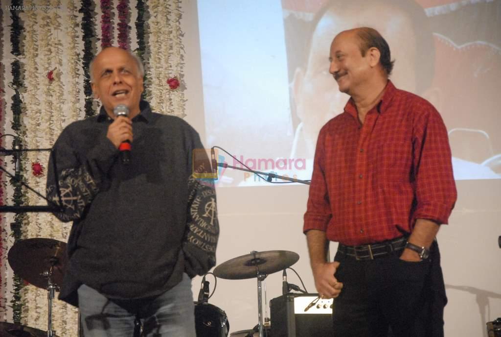 Mahesh Bhatt, Anupam Kher at Anupam Kher's father prayer meet in Isckon, Mumbai on 13th Feb 2012