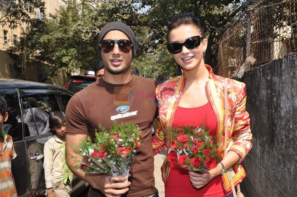 Prateik Babbar and Amy Jackson celebrate Valentines day with students of MMK college on 14th Feb 2012