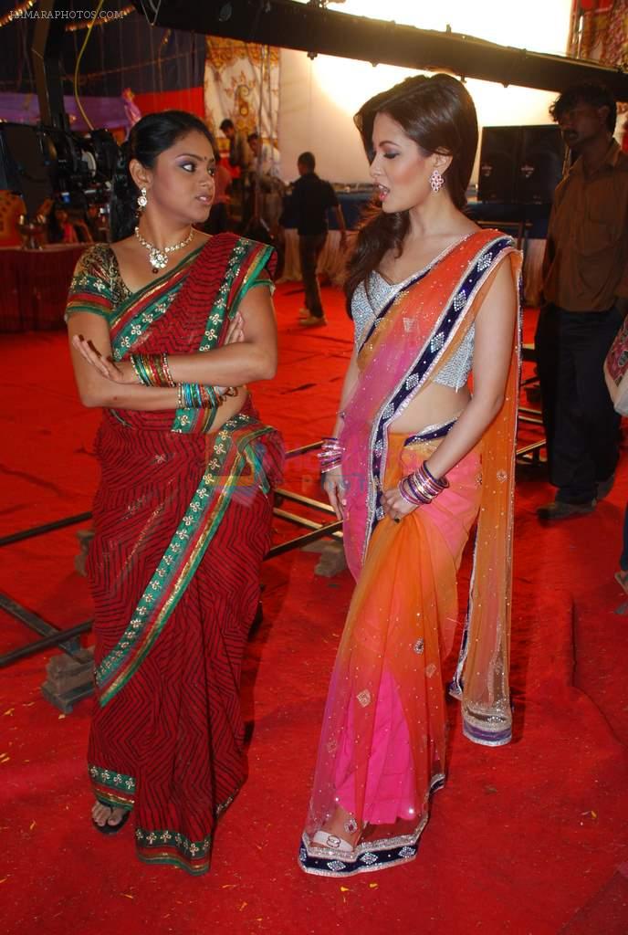 Riya Sen, Supriya Kumari on location of film Zindagi 50-50 in Filmcity, Mumbai on 16th Feb 2012