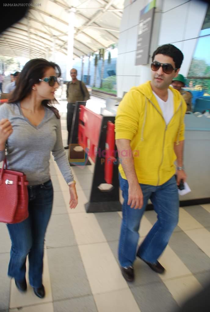 Amisha Patel snapped at airport, Mumbai on 16th Feb 2012
