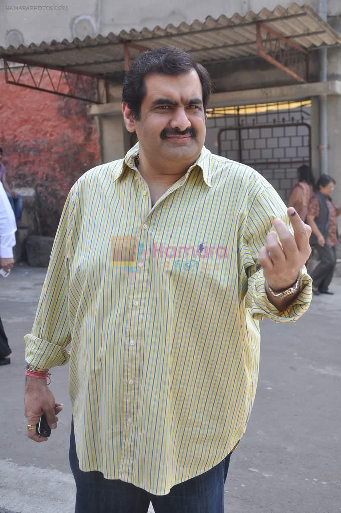 cast their votes in Maharashtra civic polls Mumbai on 16th Feb 2012