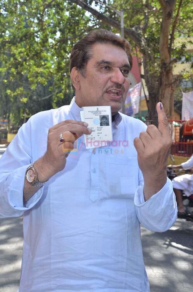 Raza Murad cast their votes in Maharashtra civic polls Mumbai on 16th Feb 2012