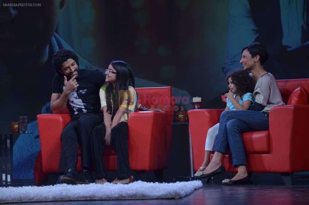 Farhan Akhtar, Adhuna Akhtar on the sets of NDTV Issi Ka Naam Zindagi in Yashraj on 25th Feb 2012