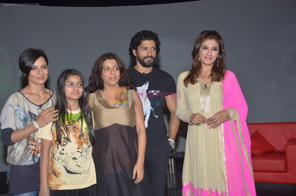 Raveena Tandon, Zoya Akhtar, Farhan Akhtar, Adhuna Akhtar on the sets of NDTV Issi Ka Naam Zindagi in Yashraj on 25th Feb 2012