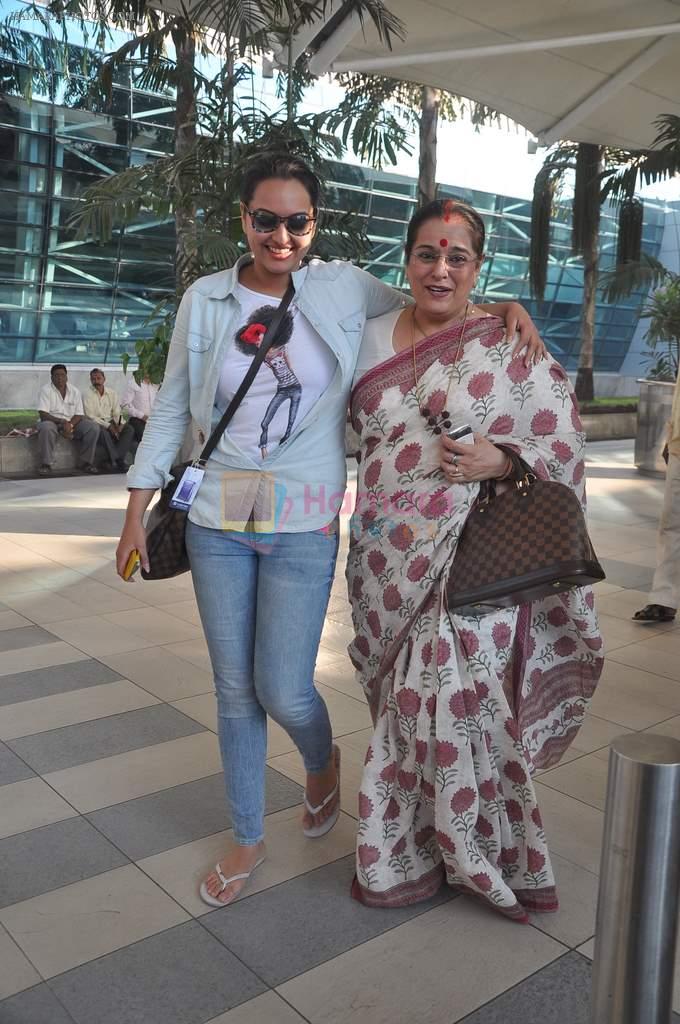 Sonakshi Sinha, Poonam Sinha snapped at airport on 27th Feb 2012
