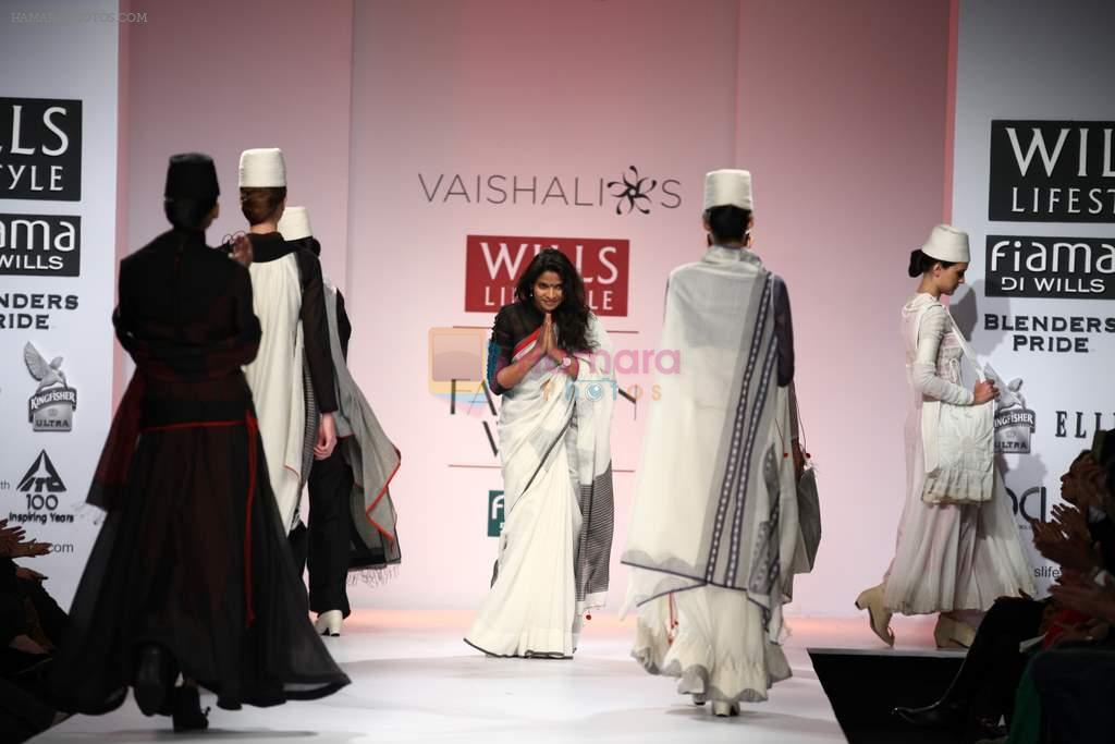 Model walks the ramp for Shantanu Singh, Nupur Kanoi,Vaishali S at Wills Lifestyle India Fashion Week Autumn Winter 2012 Day 2 on 16th Feb