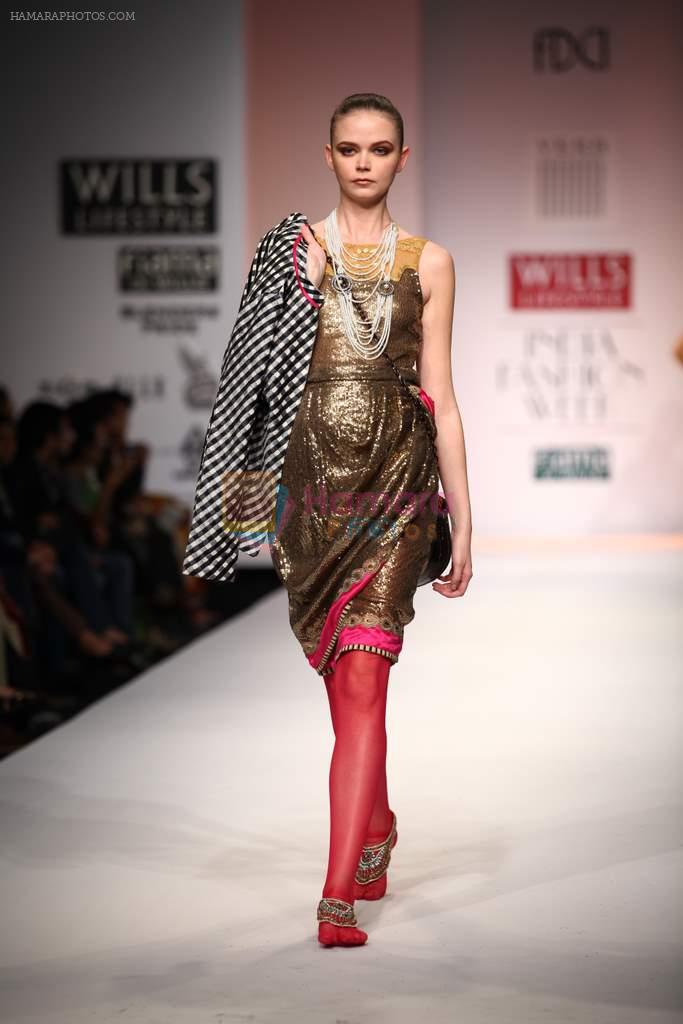 Model walks the ramp for Niharika, Ritu Pande at Wills Lifestyle India Fashion Week Autumn Winter 2012 Day 5 on 19th Feb 2012