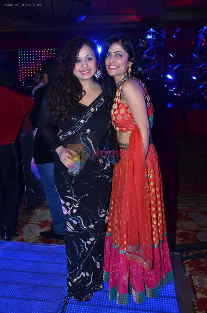 Vandana Sajnani, Shibani Kashyap at Sachin Joshi's wedding reception with Urvashi Sharma in J W Marriott, Mumbai on 2nd March 2012