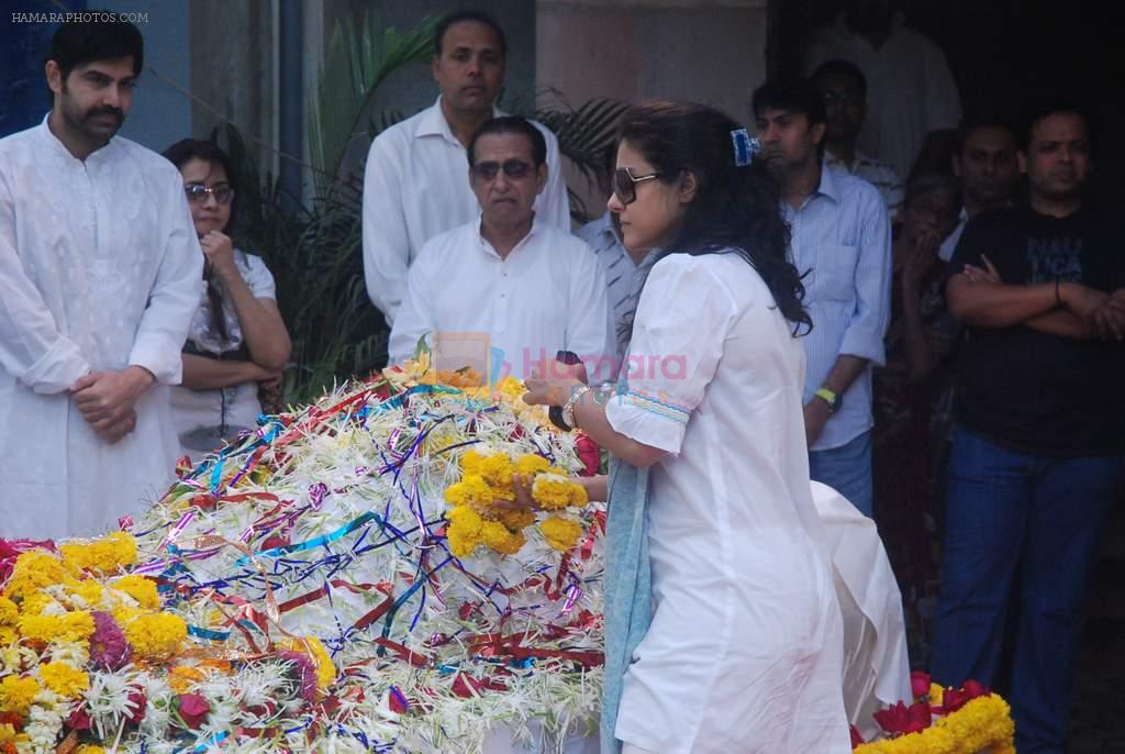 Kajol at joy mukherjee funeral in Mumbai on 10th March 2012