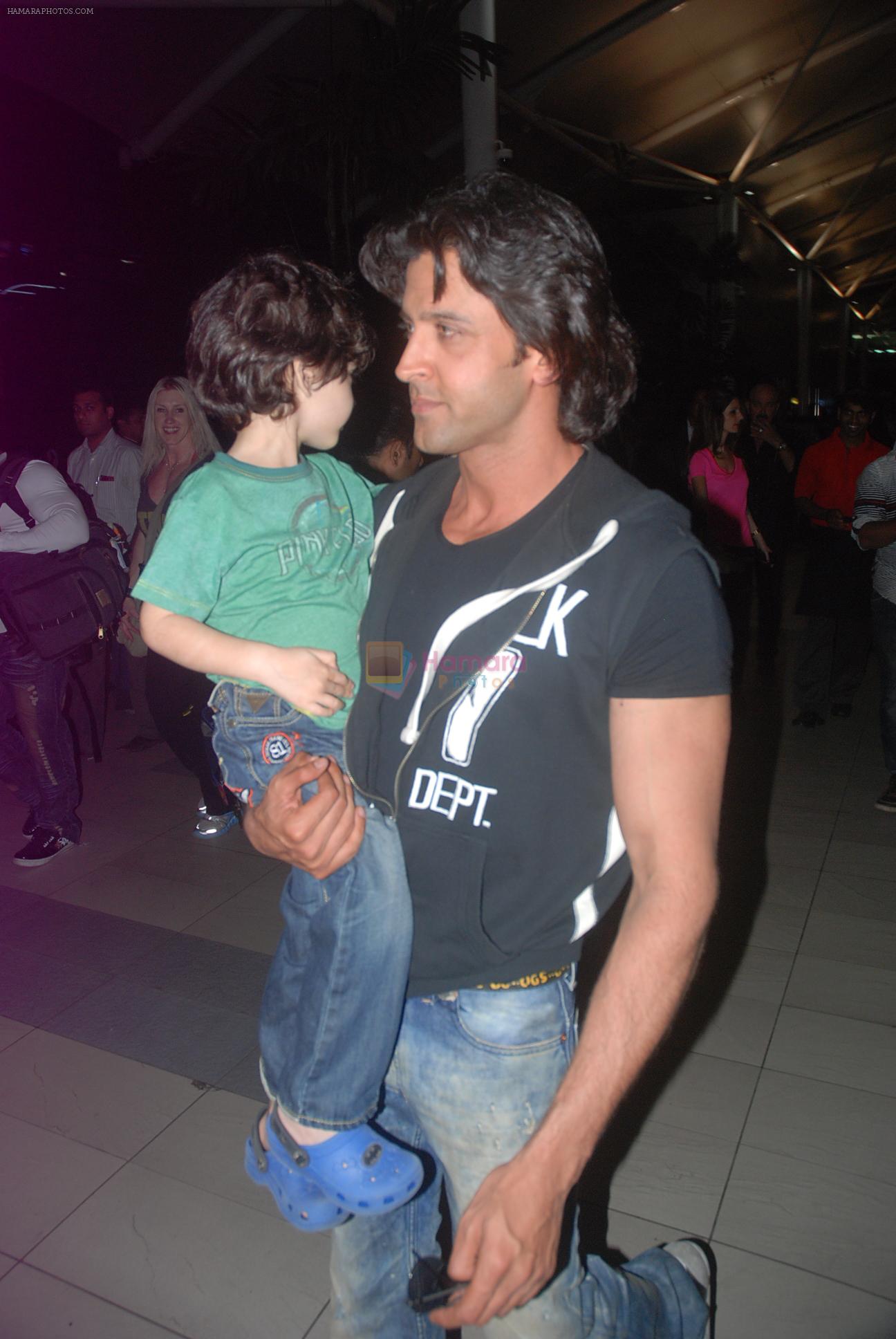Hrithik Roshan snapped in Mumbai on 12th March 2012