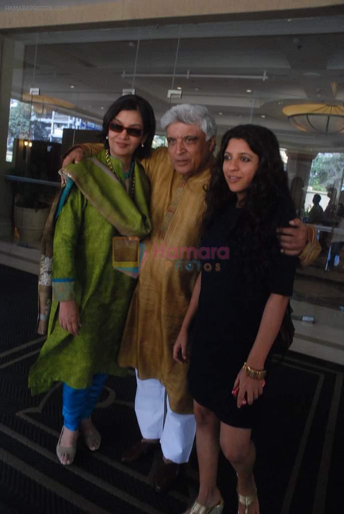 Shabana Azmi, Javed Akhtar, Zoya Akhtar at screen writers assocoation club event in Mumbai on 12th March 2012