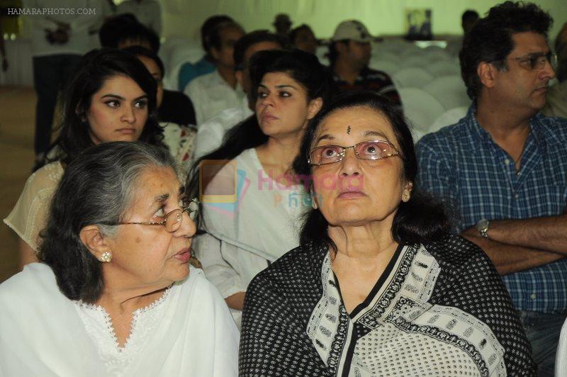 Asha Parekh at Joy Mukherjee prayer meeting in Mumbai on 12th March 2012