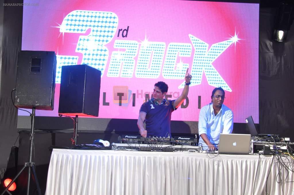 DJ Aqeel at DJ Sanghvi college fest in Juhu, Mumbai on 16th March 2012