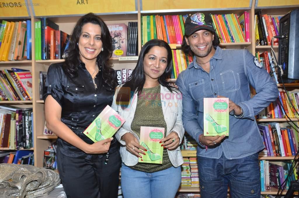 Pooja Bedi, Akashdeep Saigal at the launch of Kiran Manrals book in Crossword, Juhu on 16th March 2012